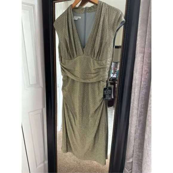 Maggy London V Neck Metallic Dress NWT Size 8‎ - Picture 1 of 6